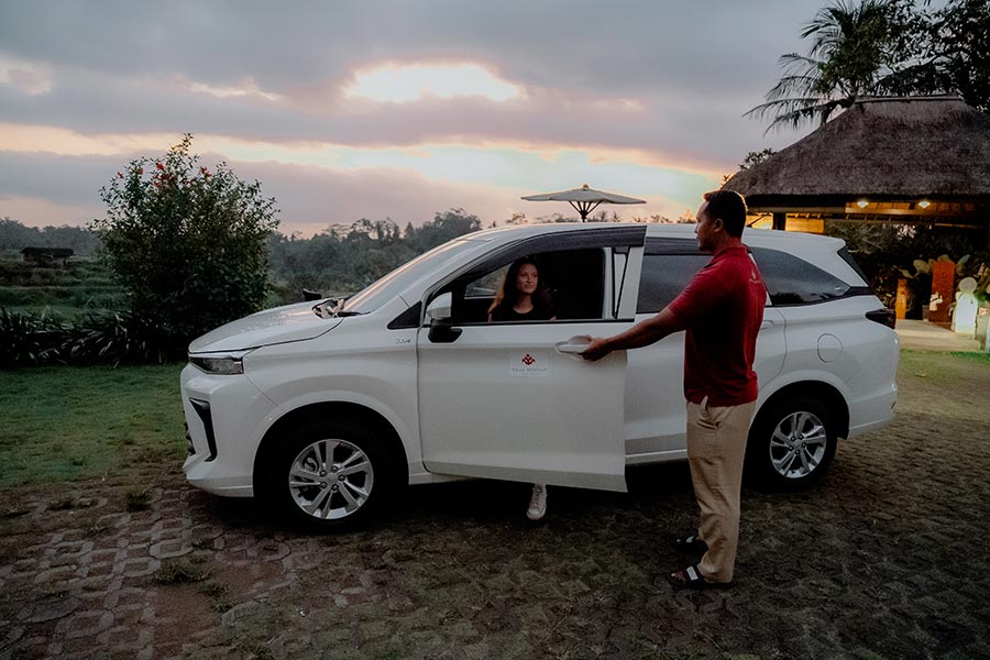 Stay 2 nights free Airport Transfer